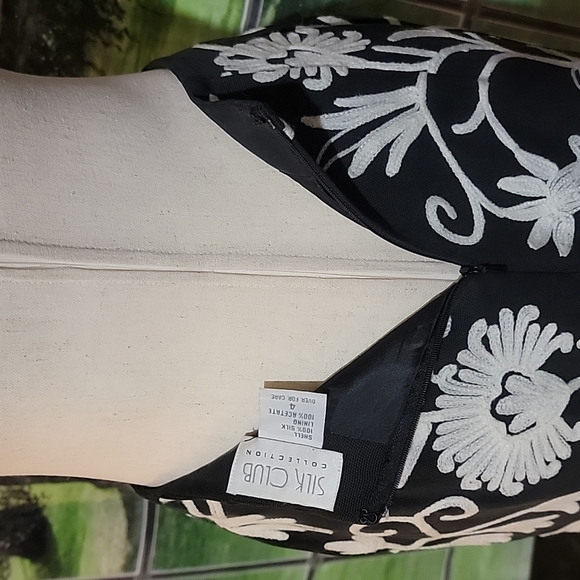 Silk Club Collection Women's Black & White Floral 100% Silk Pencil Skirt, size 4 - Picture 13 of 14